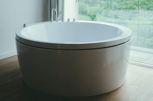 Small white round basin single person